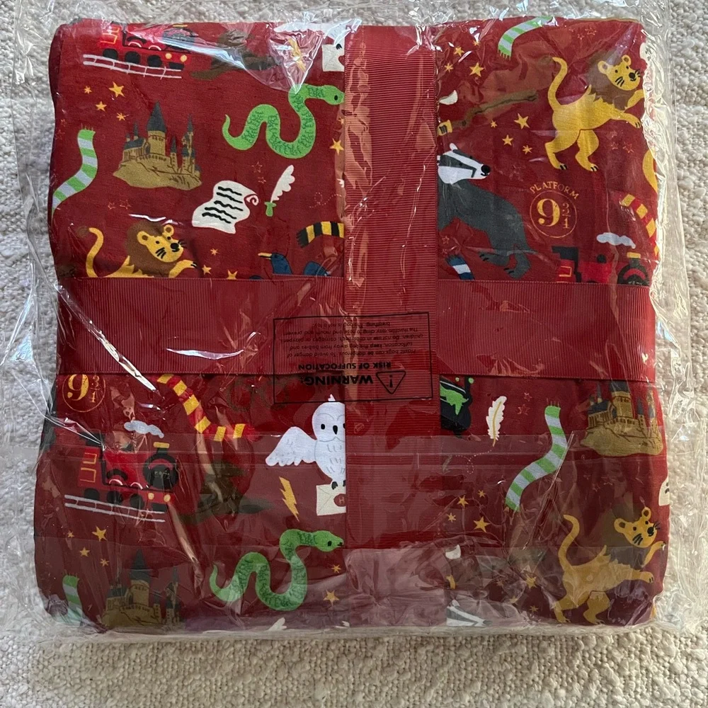 Little Sleepies Red Harry Potter bamboo Cloud Blanket - Picture 2 of 2
